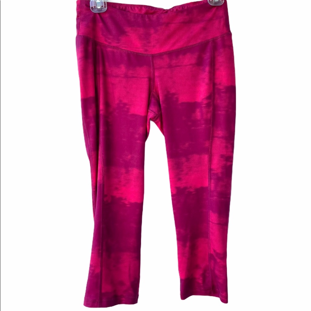 Old navy active pink Capri workout leggings (M)